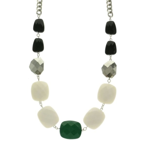 Catherine’s silver, white & green beaded necklace - Picture 2 of 4